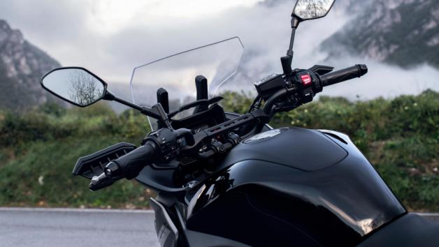 Yamaha Tracer 7: Με τον ελαστικό CP2 κινητήρα, από 9.390 ευρώ 