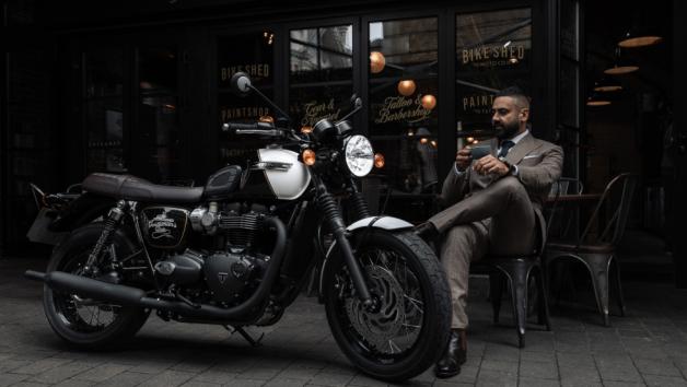 Συλλεκτική Triumph Bonneville T120 Black DGR: Σε μόλις 250 αντίτυπα 