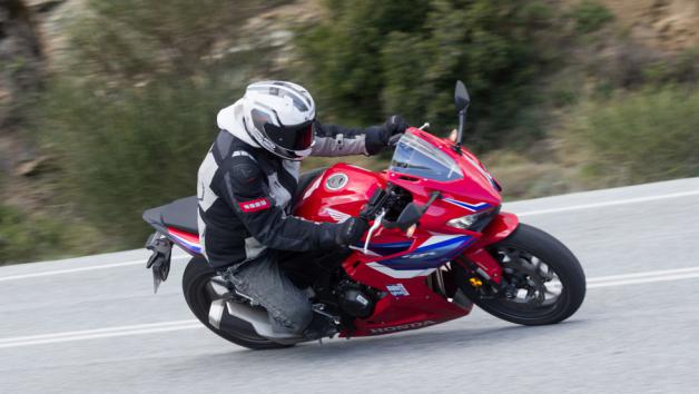  Δοκιμή Honda CBR 500R - Με «κουστούμι» Supersport βλέψεων 