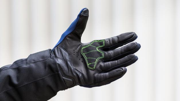 Test γάντια Five Stunt Evo2: Με τεχνολογία από τα κράνη 