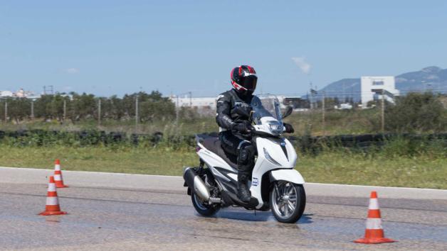 Mega Test ελαστικών scooter: Δοκιμάζουμε 4 Best seller σε στεγνό και βρεγμένο  