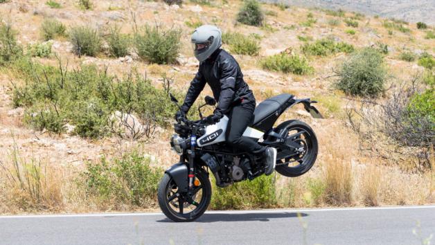 Husqvarna Vitpilen & Svartpilen 401: Αστικοί εξερευνητές Α2 κατηγορίας 