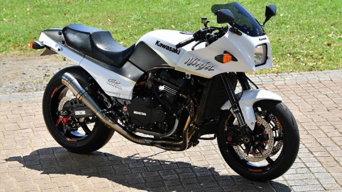 Kawasaki GPZ900R «White Fang»: Σπορ μετατροπή με υπερκυβισμό και εξαγωγή από τιτάνιο 