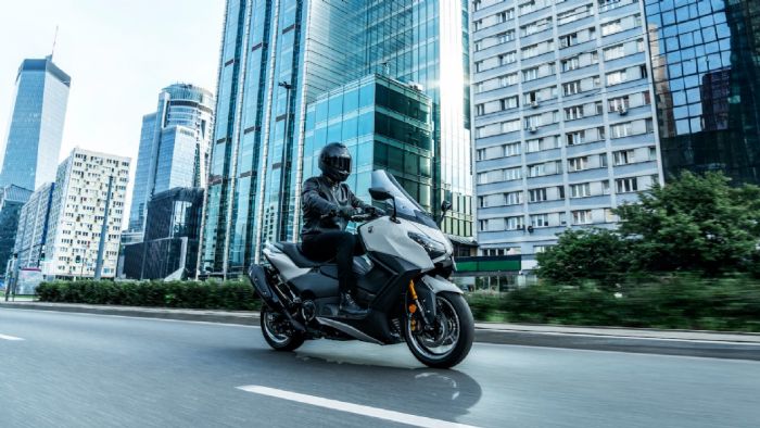 Yamaha TMAX: Με νέα οθόνη 7 ιντσών και θερμαινόμενη σέλα 