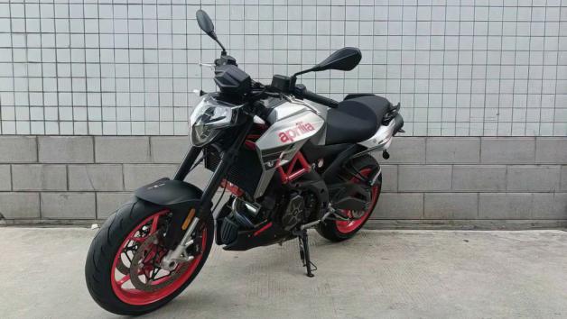 Αναβιώνει η Aprilia Shiver 900 