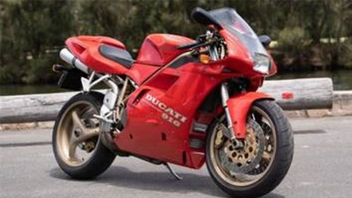 Ίσως η πιο άσχημη Ducati 916 πουλήθηκε σε δημοπρασία! 