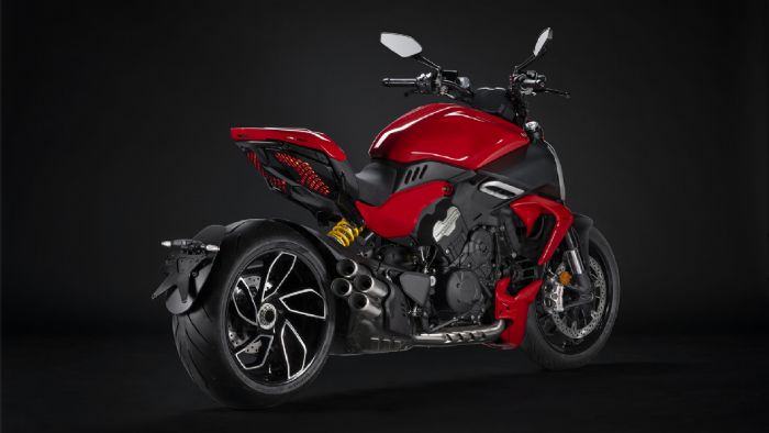 Ducati Diavel V4 2023