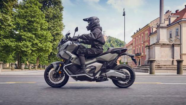 Έρχεται νέο Honda X-ADV για το 2025 