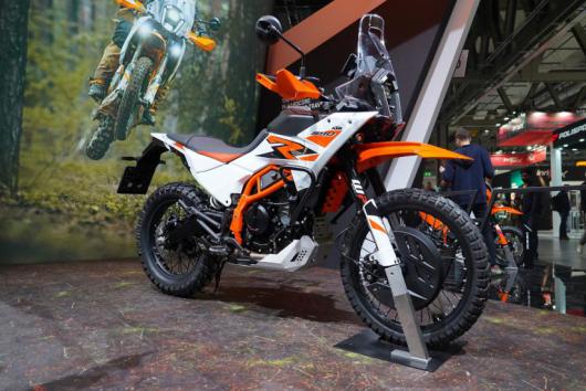 KTM 390 Adventure R 2025: Πλήρως ανανεωμένο με τροχό 21 ιντσών  