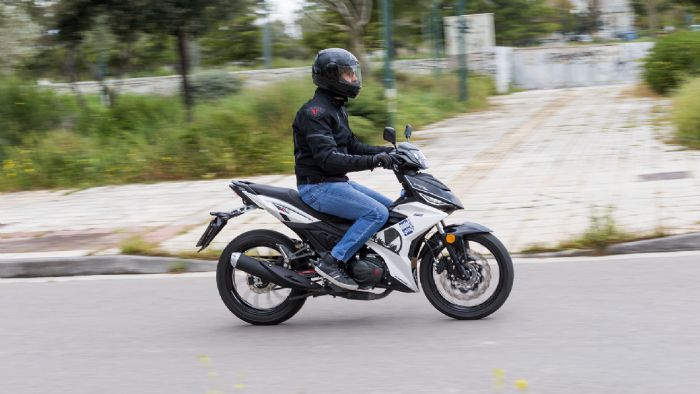 Οδηγώντας το Malaguti Spectre GP 125