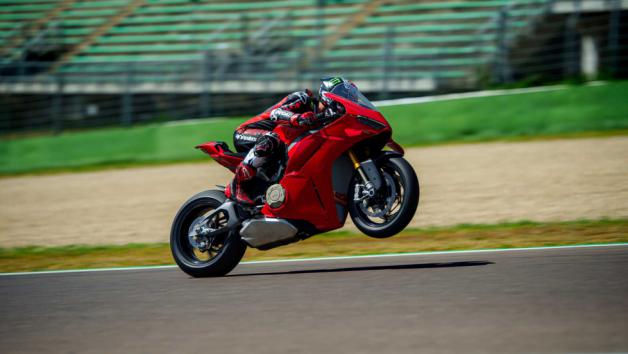 Παρουσιάστηκε η νέα Ducati Panigale V4! 