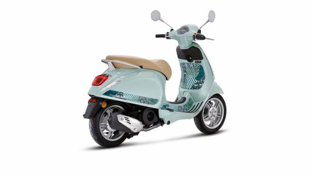 Vespa Primavera Batik: Κομψή εμφάνιση με παραδοσιακά μοτίβα 