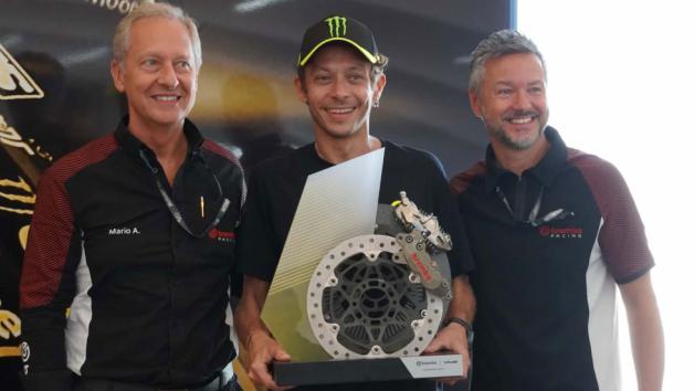 Τιμητικό βραβείο της Brembo στον Valentino Rossi 