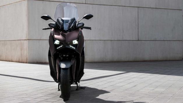 Yamaha X-MAX 300 Tech Max: Premium ποιότητα, Blue Core κινητήρας και «X» προβολέας 