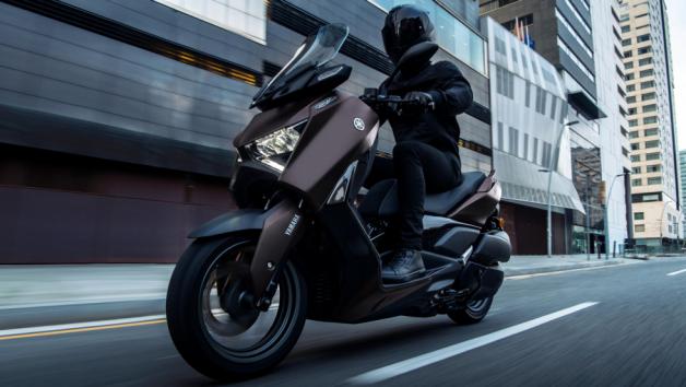 YAMAHA XMAX 300: Κλείνει 20 χρόνια κυκλοφορίας με νέα χαμηλότερη τιμή στην έκδοση Tech 