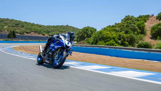 Yamaha R1: Παραμένει στην πίστα με νέες εκδόσεις R1 Race και R1 GYTR 