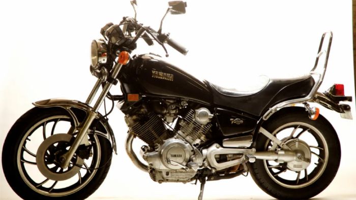 Μία Yamaha Virago 750 του 1981. Η αρχή της Ιαπωνικής Cruiser είναι εδώ. 