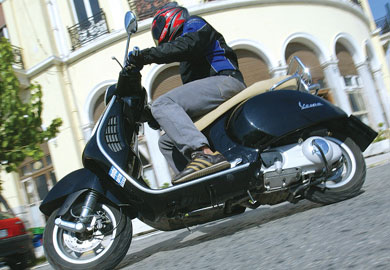   Vespa GTS 250        ,           .      , 