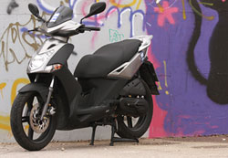     Agility           .      Kymco    scooter   ,       16       