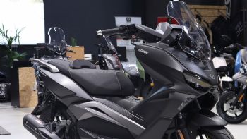 Keeway Vieste 125 E5+: Επιστρέφει ανανεωμένο, τεχνολογικά πληρέστερο και ακόμα πιο πρακτικό! Keeway Vieste 125 E5+: Επιστρέφει ανανεωμένο, τεχνολογικά πληρέστερο και ακόμα πιο πρακτικό!