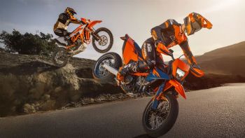 KTM 690 Enduro R & 690 SMC R: Έρχονται οι πιο ισχυρές μονοκύλινδρες στην αγορά KTM 690 Enduro R & 690 SMC R: Έρχονται οι πιο ισχυρές μονοκύλινδρες στην αγορά