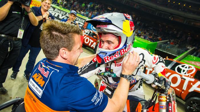 Ο Ryan Dungey και ο αγωνιστικός διευθυντής της ομάδας του, Pit Beirer, εκπλήρωσαν ένα όνειρο στο Houston SX.