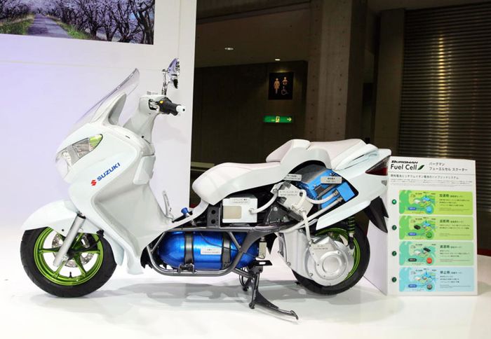 Όπως φαίνεται, το  Burgman Fuel Cell ήταν το πρώτο βήμα στη συνεργασία ανάμεσα σε Suzuki και Intelligent Energy. 