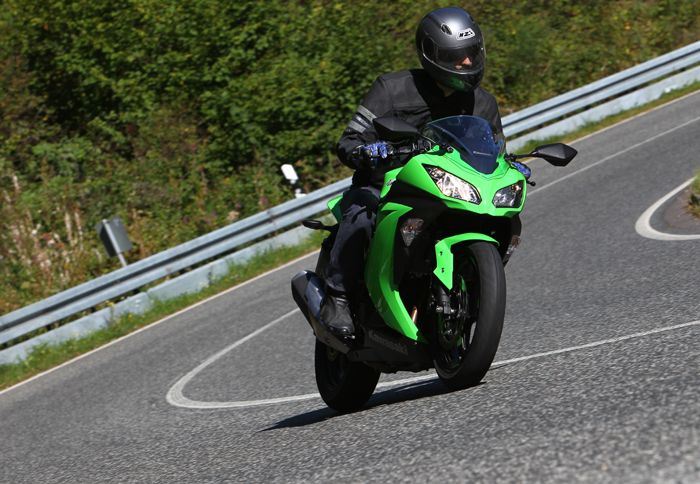 Το Ninja 300R είναι σαφώς ανώτερο του προηγούμενου 250R, στους τομείς της αισθητικής, της πρακτικότητας, αλλά και της sport οδήγησης. 