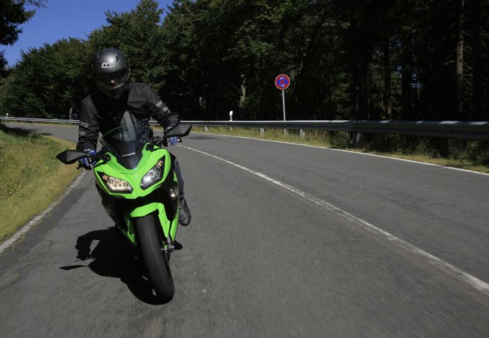 Το νέο Ninja 300R είναι σαφώς βελτιωμένο, σε σχέση με το 250R που αντικαθιστά.