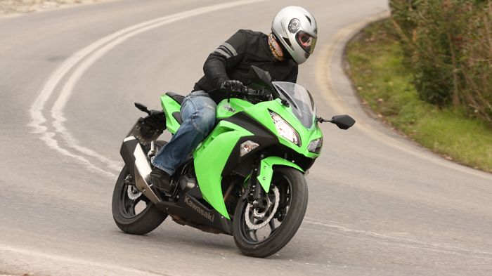 Το Ninja είναι, κατά πράδοση της Kawasaki και γρήγορο και στριφτερό. 