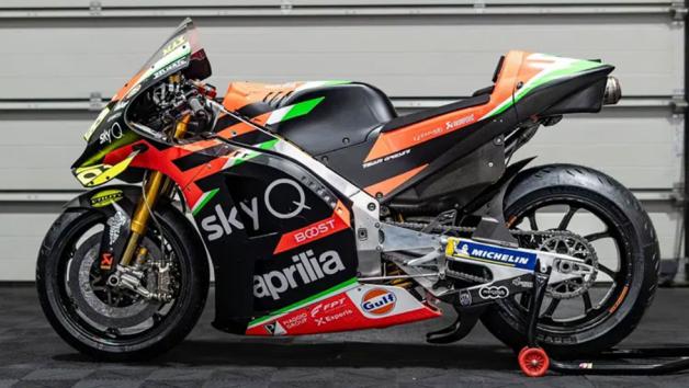 Η μοτοσυκλέτα πέρασε στην κατοχή του το 2022 ως προσωπικό δώρο από την ομάδα κα Η μοτοσυκλέτα πέρασε στην κατοχή του το 2022 ως προσωπικό δώρο από την ομάδα και έκτοτε διατηρείται στη συλλογή του, χωρίς να χρησιμοποιείται σε πίστα ή δοκιμές.