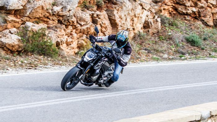 Test: CF Moto 250NK
