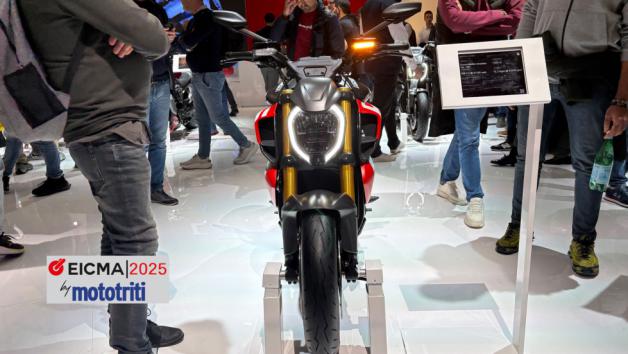 Στην EICMA του Μιλάνου η Ducati παρουσίασε τη νέα Diavel V4 RS 2026, την πιο δυν Στην EICMA του Μιλάνου η Ducati παρουσίασε τη νέα Diavel V4 RS 2026, την πιο δυνατή και επιθετική εκδοχή της σειράς.