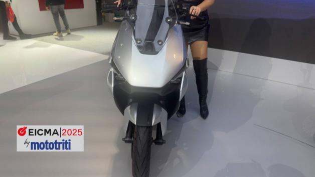 Η TAILG παρουσίασε στην EICMA 2025 το νέο ηλεκτρικό scooter TGL, μια κομψή και σ Η TAILG παρουσίασε στην EICMA 2025 το νέο ηλεκτρικό scooter TGL, μια κομψή και σύγχρονη πρόταση αστικής μετακίνησης με έντονα sport στοιχεία.