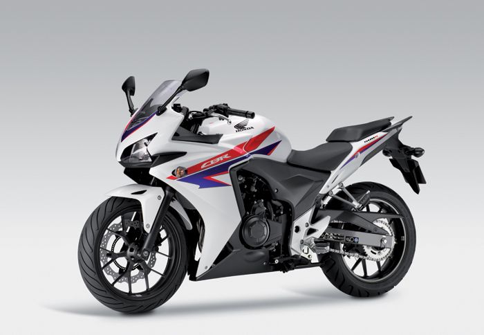 Το CBR500R είναι ιδιαίτερα sport, επηρεασμένο αισθητικά (αλλά όχι μόνο) από το CBR 1000RR.