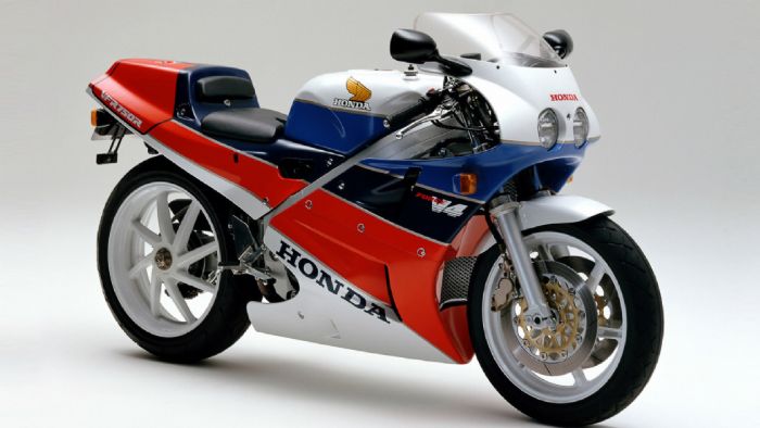 Τα Honda RC30 παίρνουν μια ακόμη ένεση ζωής από την ίδια την Honda, όπως όλα δείχνουν! 