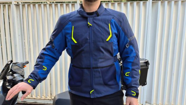 Το IXS Tour Lennox, είναι ένα εξαιρετικό χειμερινό μπουφάν, με την υψηλή ποιότητ Το IXS Tour Lennox, είναι ένα εξαιρετικό χειμερινό μπουφάν, με την υψηλή ποιότητα κατασκευής που εγγυάται η ελβετική φίρμα.