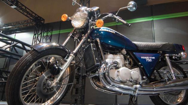 Αρχές δεκαετίας 70. Η Kawasaki μόλις έχει ανατινάξει την αγορά με τη Z1 900 και Αρχές δεκαετίας 70. Η Kawasaki μόλις έχει ανατινάξει την αγορά με τη Z1 900 και δείχνει ξεκάθαρα ότι δεν σκοπεύει να ακολουθήσει κανέναν