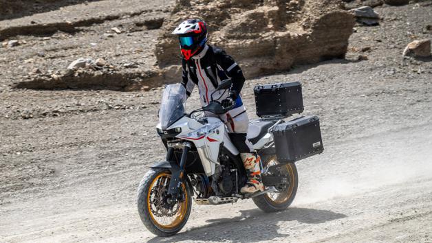 KOVE 800X TOURING: Με τιμή 8.495 ευρώ και τόσο εξοπλισμό που δεν το περίμενε καν KOVE 800X TOURING: Με τιμή 8.495 ευρώ και τόσο εξοπλισμό που δεν το περίμενε κανείς