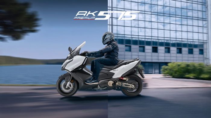 Το νέο KYMCO AK575 Premium 2025 αποτελεί τη ναυαρχίδα της εταιρείας στη γκάμα τω Το νέο KYMCO AK575 Premium 2025 αποτελεί τη ναυαρχίδα της εταιρείας στη γκάμα των sport-touring mega scooter, ερχόμενο με πλήρως αναβαθμισμένο δικύλινδρο κινητήρα 574,2 κυβικών εκατοστών.