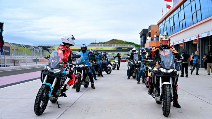 Η MOTOWAY Καμπράνης Α.Ε., ως αποκλειστικός αντιπρόσωπος της Morbidelli στην Ελλά Η MOTOWAY Καμπράνης Α.Ε., ως αποκλειστικός αντιπρόσωπος της Morbidelli στην Ελλάδα παρευρέθηκε στα εγκαίνια, δοκιμάζοντας τα νέα μοντέλα στις πίστες και συμμετέχοντας σε εντατική τεχνική εκπαίδευση πο