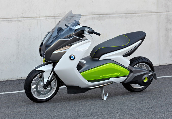 Εκτός από το νέο ηλεκτροκίνητο scooter η BMW θα παρουσιάσει μέχρι το τέλος της χρονιάς όχι ένα αλλά δύο νέα maxi scooter με κινητήρες εσωτερικής καύσης!