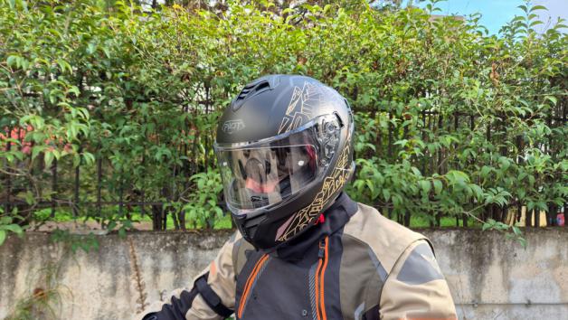 Το Pilot Corsair SV City, είναι ένα εξαιρετικό Full Face κράνος στα μόλις 120 ευ Το Pilot Corsair SV City, είναι ένα εξαιρετικό Full Face κράνος στα μόλις 120 ευρώ (110 για τις μονόχρωμες εκδόσεις.