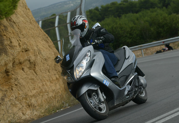 Suzuki Burgman 400 με 6.995 €