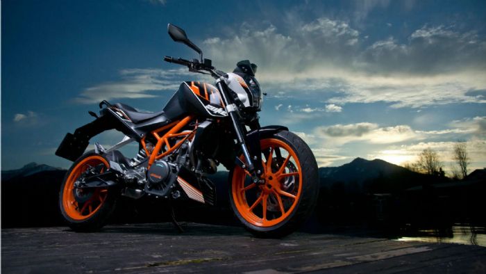 Το KTM Duke 390 μας συστήθηκε κάποια στιγμή το 2015, έδειξε τα δόντια του και γρ Το KTM Duke 390 μας συστήθηκε κάποια στιγμή το 2015, έδειξε τα δόντια του και γρήγορα αγαπήθηκε από τους αναβάτες όλων των ηλικιών. Από το 2017 ο μικρός Δούκας πέρασε σε μια νέα εποχή: Η δεύτερη γενιά