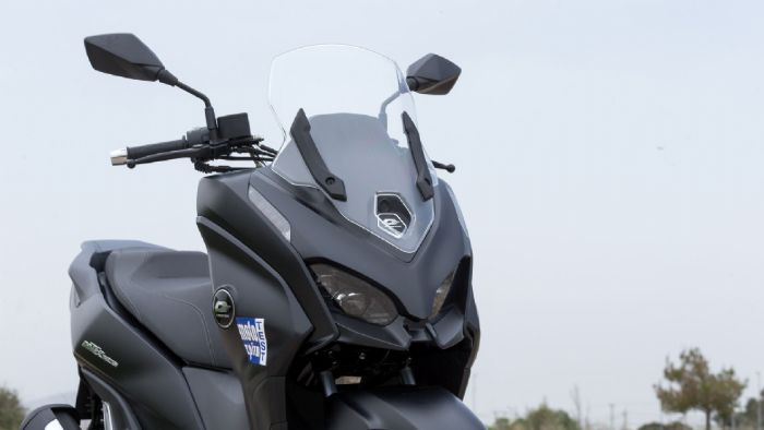 QJMOTOR MTX 125 ABS / TCS: Με Top Box 33 λίτρων και κάμερα καταγραφής QJMOTOR MTX 125 ABS / TCS: Με Top Box 33 λίτρων και κάμερα καταγραφής