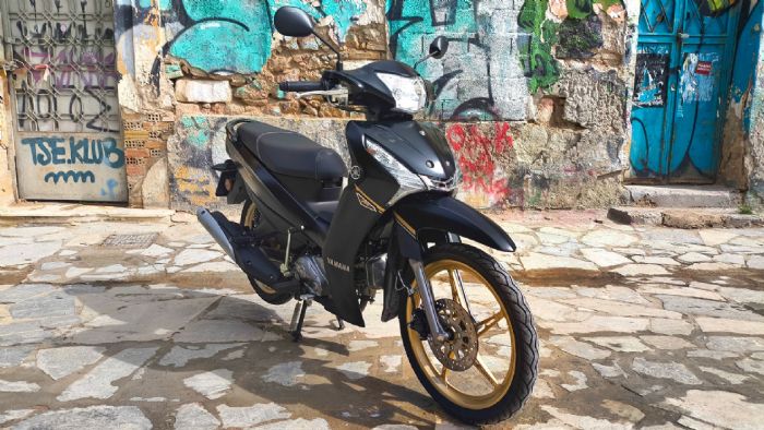 Το νέο Yamaha Crypton S EU5+ σηματοδοτεί την εξέλιξη ενός από τα πιο αγαπημένα κ Το νέο Yamaha Crypton S EU5+ σηματοδοτεί την εξέλιξη ενός από τα πιο αγαπημένα καθημερινά μοντέλα της ελληνικής αγοράς. Με διαδρομή που ξεπερνά τις δύο δεκαετίες, το Crypton επιστρέφει ανανεωμένο, ακο