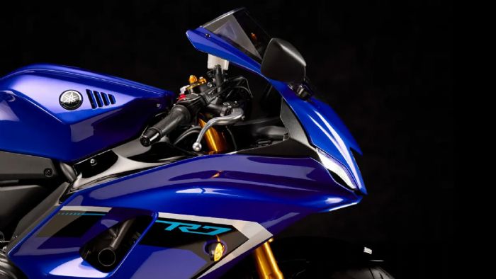 Η Yamaha ετοιμάζεται να παρουσιάσει τη νέα YZF-R7 2026, φέρνοντας τη μεσαία supe Η Yamaha ετοιμάζεται να παρουσιάσει τη νέα YZF-R7 2026, φέρνοντας τη μεσαία supersport της στην εποχή των προδιαγραφών Euro5+.