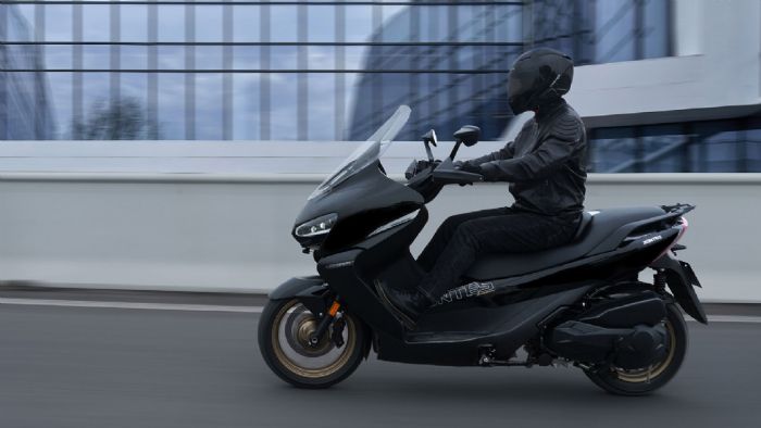 Το Zontes K368 εφοδιάζεται με έναν τετραβάλβιδο, υγρόψυκτο κινητήρα 368 κυβικών  Το Zontes K368 εφοδιάζεται με έναν τετραβάλβιδο, υγρόψυκτο κινητήρα 368 κυβικών εκατοστών που αποδίδει 39 ίππους στις 7.500 σ.α.λ. και 40 Nm ροπής στις 6.000 σ.α.λ..