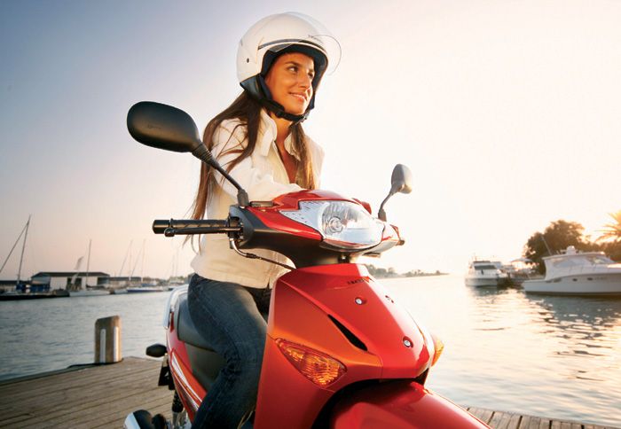 H στροφή των αγοραστών από τα παπιά στα scooters είναι χαρακτηριστική. 